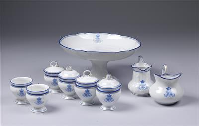 Pieces from porcelain service from royal or archducal property, - Casa Imperiale e oggetti d'epoca