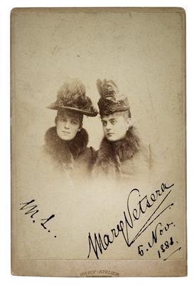 Marie Baroness Vetsera and Marie Countess Larisch, - Rekvizity z císařského dvora