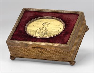 Lidded box with the portrait of the empress Elizabeth, - Imperial Court Memorabilia and Historical Objects