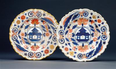 Imperial Austrian Court – 2 plates from the Japanese Service, - Rekvizity z císařského dvora