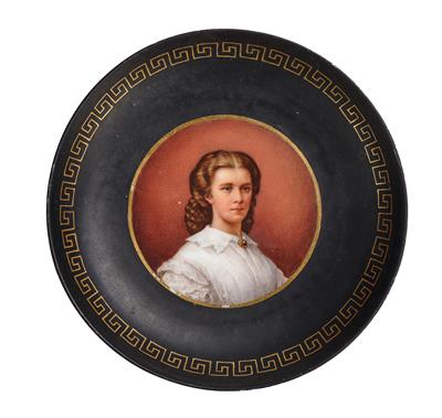 Viennese porcelain plate with a portrait of Empress Elisabeth, - Rekvizity z císařského dvora