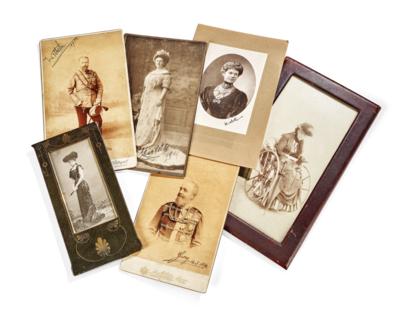 Mixed lot with portrait photographs of European higher nobility, - Casa Imperiale e oggetti d'epoca