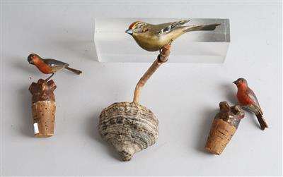 Drei Holzvögel, - Volkskunst, Skulpturen und Fayencen