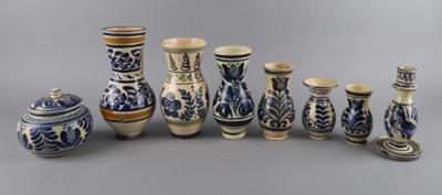 5 Krüge, 1 Kerzenständer, 1 Deckeldose, 1 kl. Vase, - Antiquariato