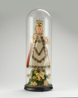 Großer Glassturz mit Prager Jesulein, Ende 19. Jh., - Antiques, folk art, sculptures & faience