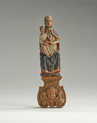 Kleine Mariazeller Madonna auf Sockel mit Engelskopf, 19. Jh., - Antiques, folk art, sculptures & faience