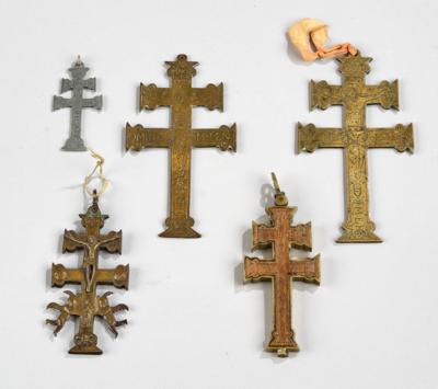 Fünf Caravaca-Kreuze, - Antiquariato, arte popolare, sculture e maioliche