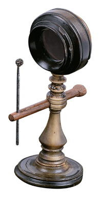 A rare c. 1700 turned horn Simple Microscope - Antique Scientific Instruments and Globes