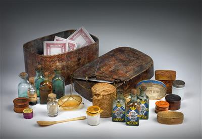 A 19th century pharmacy chest - Historické v?decké p?ístroje a globusy