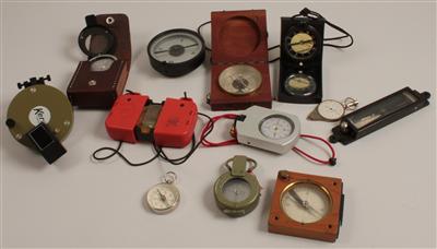 A collection of 12 different compasses and similar instruments - Strumenti scientifici e globi d'epoca