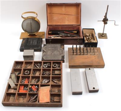 A collection of tools and instruments from the early period of Albert Rueprecht - Strumenti scientifici e globi d'epoca