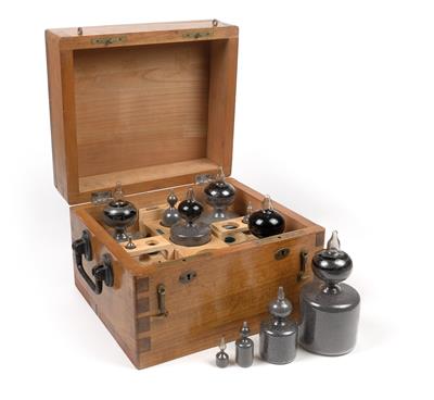 A set of Austrian Standard Weights - Strumenti scientifici e globi d'epoca