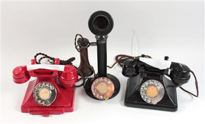 Three c. 1930–1955 English bakelite/metal Telephones - Strumenti scientifici e globi d'epoca