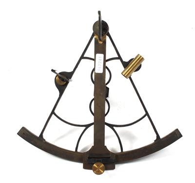 A c. 1880 iron and brass Sextant - Strumenti scientifici e globi d'epoca