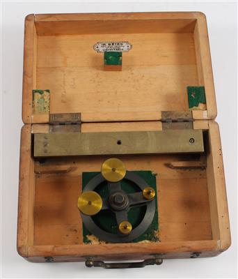 A c. 1900 Surveyor’s Levelling Instrument - Historické vědecké přístroje a globusy, fotoaparáty