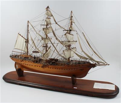 Schiffsmodell "Le Gorch Fock" - Historische wissenschaftliche Instrumente, Modelle und Globen, Fotoapparate