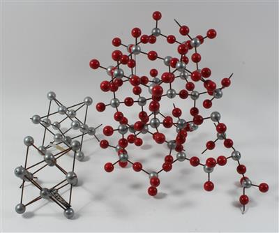 Vier Kristallgittermodelle von Leybold - Historische wissenschaftliche Instrumente, Modelle und Globen, Fotoapparate