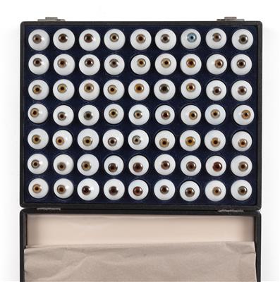 A Set of 63 Glass Eyes - Strumenti scientifici e globi d'epoca