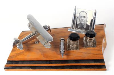 A c. 1950 Propeller Inkstand - Strumenti scientifici e globi d'epoca