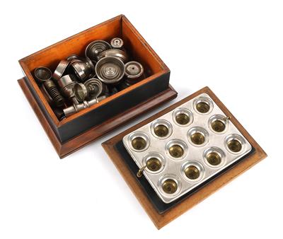 A c. 1890 pharmaceutical oblate filling Machine - Historické vědecké přístroje a globusy - Fotoaparáty