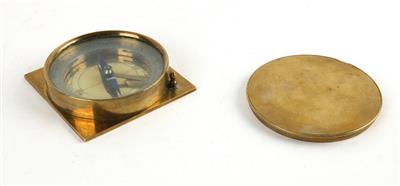 A brass Miner’s compass - Historické vědecké přístroje, globusy a fotoaparáty