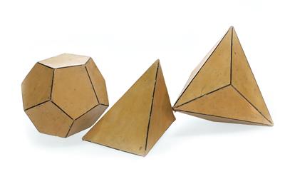 Three cardboard crystal Models - Historické vědecké přístroje, globusy a fotoaparáty