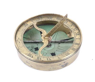 A late 18th/early 19th century box Sundial - Strumenti scientifici, globi d'epoca e macchine fotografiche