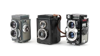 Drei Kameras: - Strumenti scientifici, globi d'epoca e macchine fotografiche