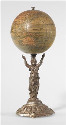 A c. 1900 terrestrial miniature Globe - Historické vědecké přístroje, globusy a fotoaparáty