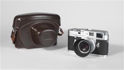 LEICA M2 mit Objektiv - Historické vědecké přístroje, globusy a fotoaparáty