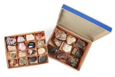 A c. 1920 mineral collection - Strumenti scientifici, globi d'epoca e macchine fotografiche