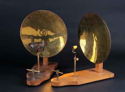 Zwei Hohlspiegel - Historisch wissenschaftliche Instrumente und Globen;
