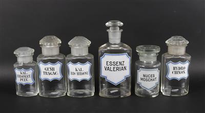13 glass apothecary jars - Strumenti scientifici e globi d'epoca; Macchine fotografiche d'epoca e accessori