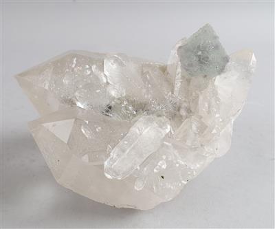 Fluorit auf Bergkristall - Orologi, tecnologia e curiosità