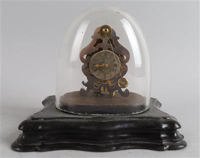 Kleiner Perlmutt Tischzappler, - Clocks, Science, and Curiosities including a Collection of glasses