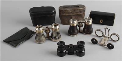 Vier binokulare Ferngläser - Uhren, Technik, Kuriositäten & eine Sammlung historischer Brillen