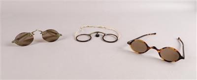 Drei chinesische Brillen - Uhren, Technik, Kuriosa & Photographica