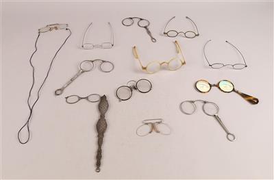 Eine Sammlung Brillen, - Hodiny, technologie a kuriozity