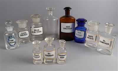 11 Apothekenstandgefässe bzw.-flaschen aus Glas - Uhren, Technik, Kuriositäten & Photographica