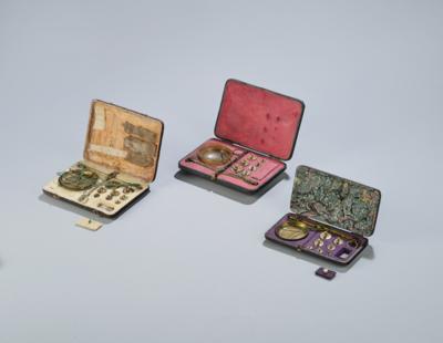 Three precision weighing boxes - La collezione di bilance e pesi del Dr. Eiselmayr