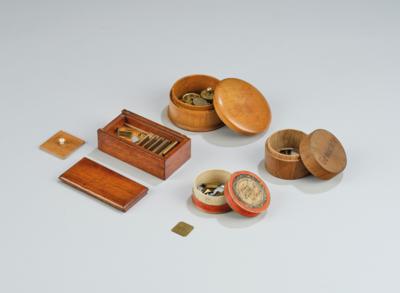 Five cans with miniature weights - La collezione di bilance e pesi del Dr. Eiselmayr