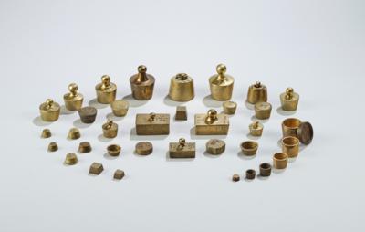 A mixed lot with brass weights - Sbírka vah a závaží Dr. Eiselmayr