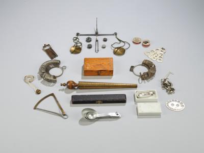 A mixed lot of jeweller accessories - Sbírka vah a závaží Dr. Eiselmayr