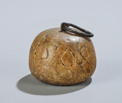 A stone weight of 1 pound from 1504 - Sbírka vah a závaží Dr. Eiselmayr