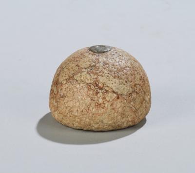 A stone weight of 1/2 pound - La collezione di bilance e pesi del Dr. Eiselmayr