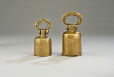 Two handle weights of 3 and 2 Viennese pounds respectively - La collezione di bilance e pesi del Dr. Eiselmayr