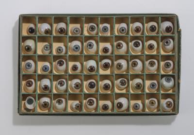 50 Augenprothesen aus Glas - Clocks, Science, Curiosities & Photographica