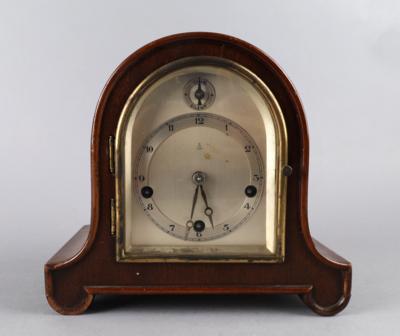 Kleine Mahagoni Tischuhr mit Westminsterschlag "Gustav Becker", - Clocks, Science, Curiosities & Photographica