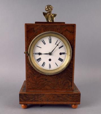 Kleine Biedermeier Tischuhr, - Clocks, Science, Curiosities & Photographica