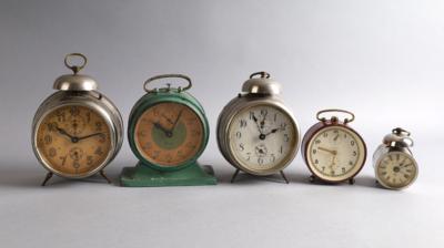 Konvolut: 5 Wecker, - Clocks, Science, Curiosities & Photographica